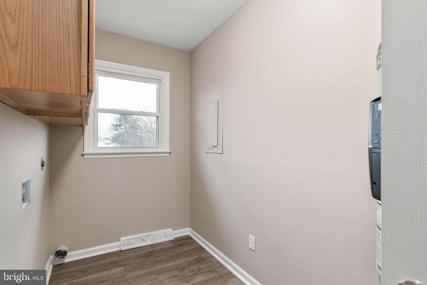 402 SULLIVAN DR, FREDERICKSBURG, Virginia 22405, 3 Bedrooms Bedrooms, 7 Rooms Rooms,2 BathroomsBathrooms,Residential,For sale,402 SULLIVAN DR,VAST2046460 MLS # VAST2046460