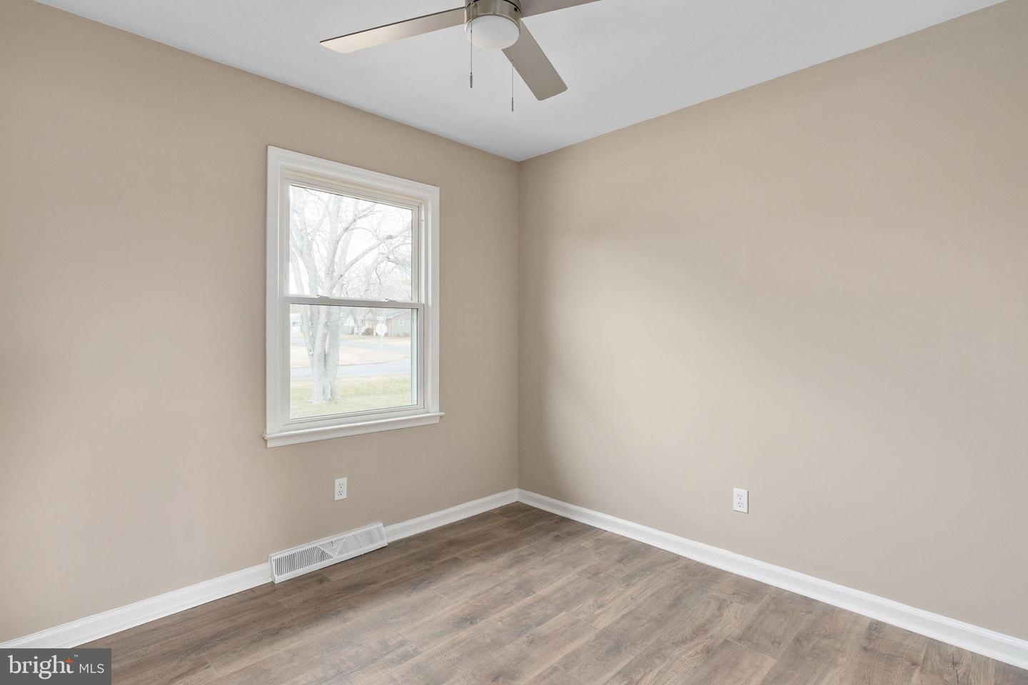 402 SULLIVAN DR, FREDERICKSBURG, Virginia 22405, 3 Bedrooms Bedrooms, 7 Rooms Rooms,2 BathroomsBathrooms,Residential,For sale,402 SULLIVAN DR,VAST2046460 MLS # VAST2046460