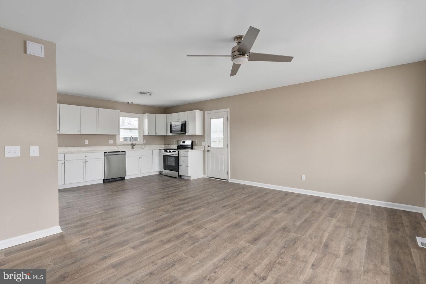 402 SULLIVAN DR, FREDERICKSBURG, Virginia 22405, 3 Bedrooms Bedrooms, 7 Rooms Rooms,2 BathroomsBathrooms,Residential,For sale,402 SULLIVAN DR,VAST2046460 MLS # VAST2046460