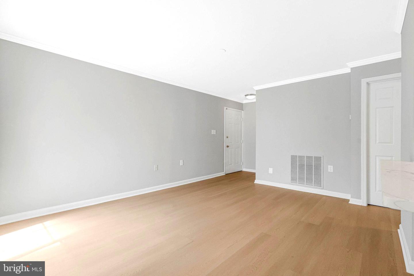 119 WESTWICK CT #6, STERLING, Virginia 20165, 2 Bedrooms Bedrooms, ,2 BathroomsBathrooms,Residential,For sale,119 WESTWICK CT #6,VALO2116770 MLS # VALO2116770