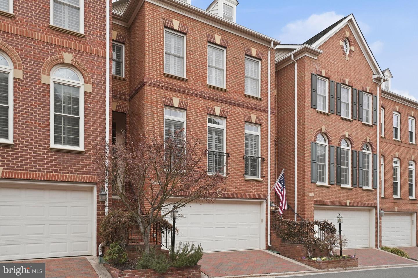 715 HAWKINS WAY, ALEXANDRIA, Virginia 22314, 4 Bedrooms Bedrooms, 9 Rooms Rooms,4 BathroomsBathrooms,Residential,For sale,715 HAWKINS WAY,VAAX2054520 MLS # VAAX2054520