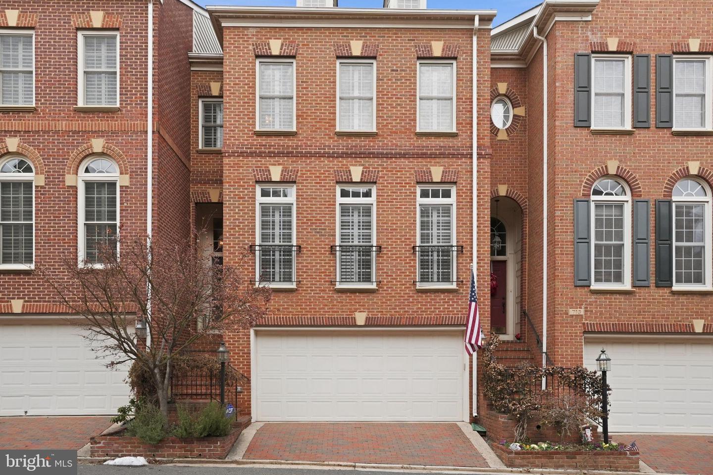 715 HAWKINS WAY, ALEXANDRIA, Virginia 22314, 4 Bedrooms Bedrooms, 9 Rooms Rooms,4 BathroomsBathrooms,Residential,For sale,715 HAWKINS WAY,VAAX2054520 MLS # VAAX2054520