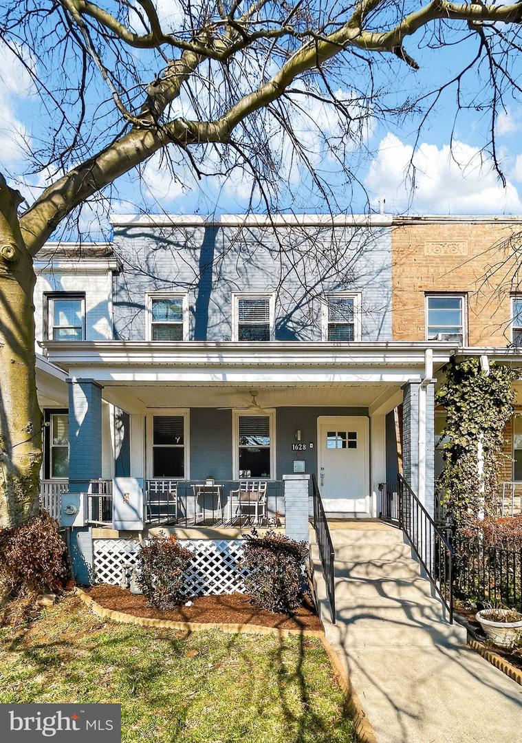 1628 MASSACHUSETTS AVE SE, WASHINGTON, District Of Columbia 20003, 4 Bedrooms Bedrooms, ,2 BathroomsBathrooms,Residential,For sale,1628 MASSACHUSETTS AVE SE,DCDC2247956 MLS # DCDC2247956 1628 MASSACHUSETTS AVE SE, WASHINGTON, District Of Columbia 20003, 4 Bedrooms Bedrooms, ,2 BathroomsBathrooms,Residential,For sale,1628 MASSACHUSETTS AVE SE,DCDC2247956 MLS # DCDC2247956