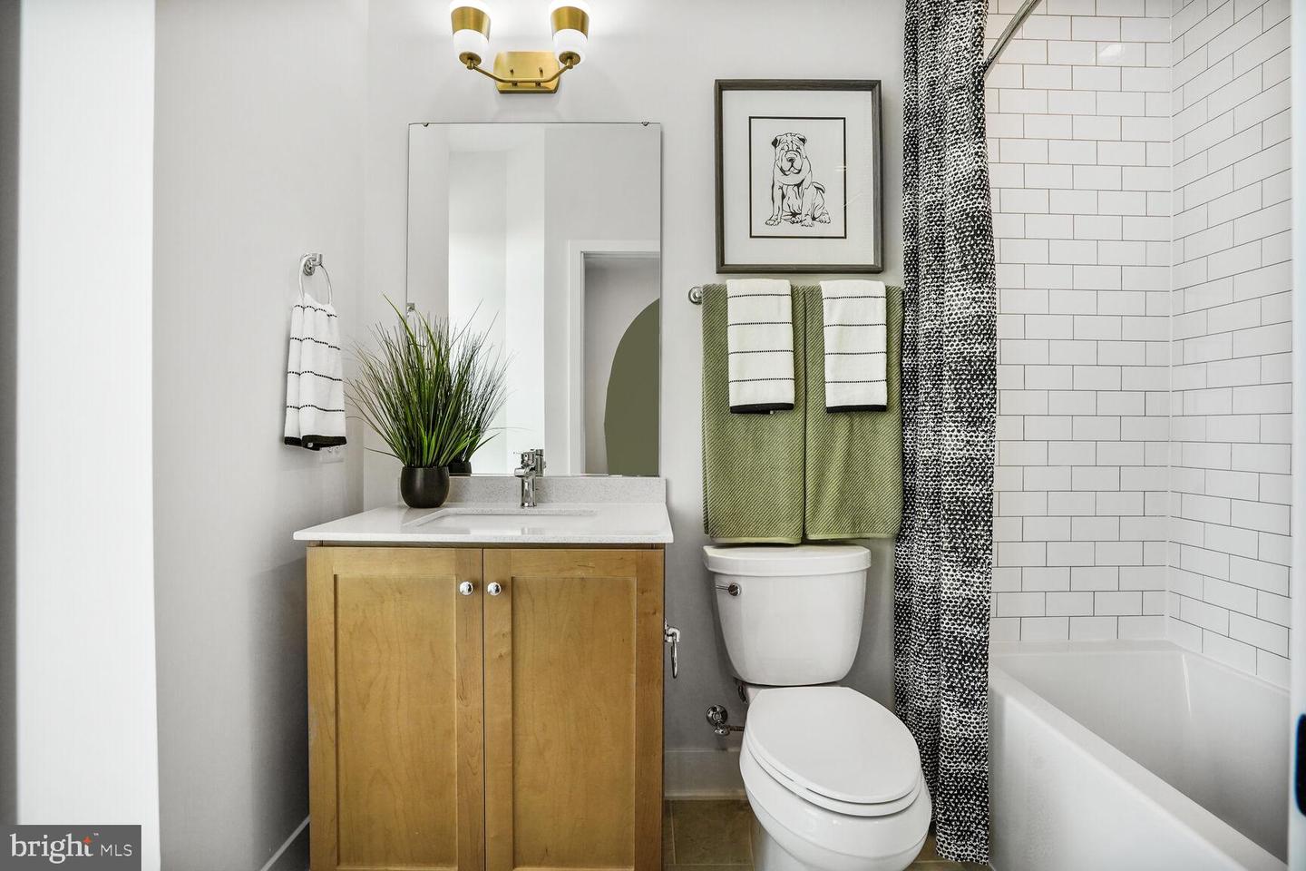 61 LOWER SERVICE CT NW #877, WASHINGTON, District Of Columbia 20001, 3 Bedrooms Bedrooms, ,3 BathroomsBathrooms,Residential,For sale,61 LOWER SERVICE CT NW #877,DCDC2247998 MLS # DCDC2247998