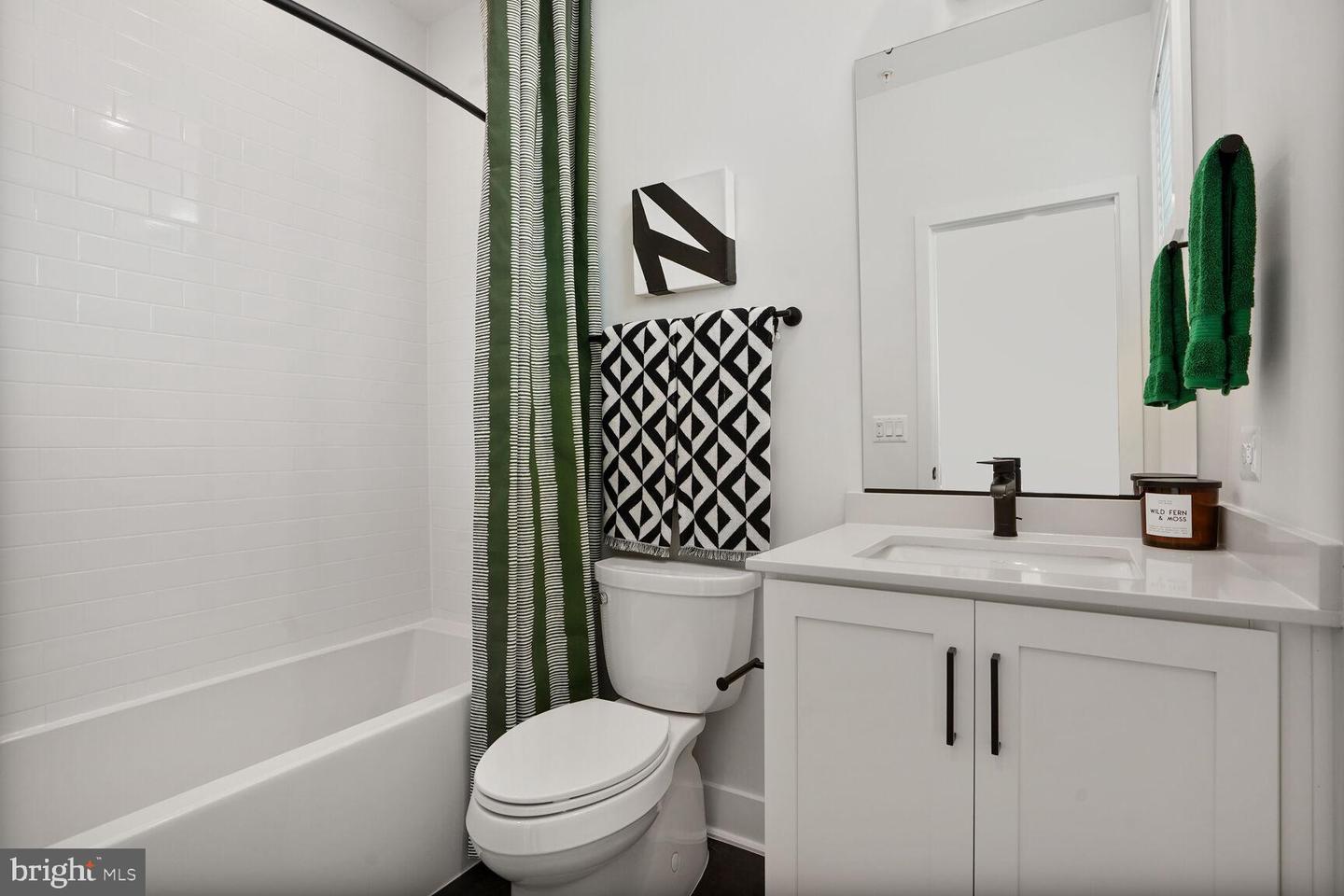 61 LOWER SERVICE CT NW #877, WASHINGTON, District Of Columbia 20001, 3 Bedrooms Bedrooms, ,3 BathroomsBathrooms,Residential,For sale,61 LOWER SERVICE CT NW #877,DCDC2247998 MLS # DCDC2247998