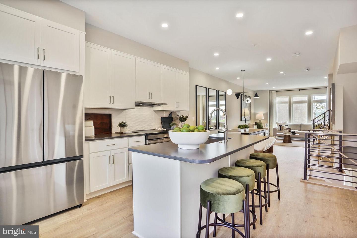 61 LOWER SERVICE CT NW #877, WASHINGTON, District Of Columbia 20001, 3 Bedrooms Bedrooms, ,3 BathroomsBathrooms,Residential,For sale,61 LOWER SERVICE CT NW #877,DCDC2247998 MLS # DCDC2247998