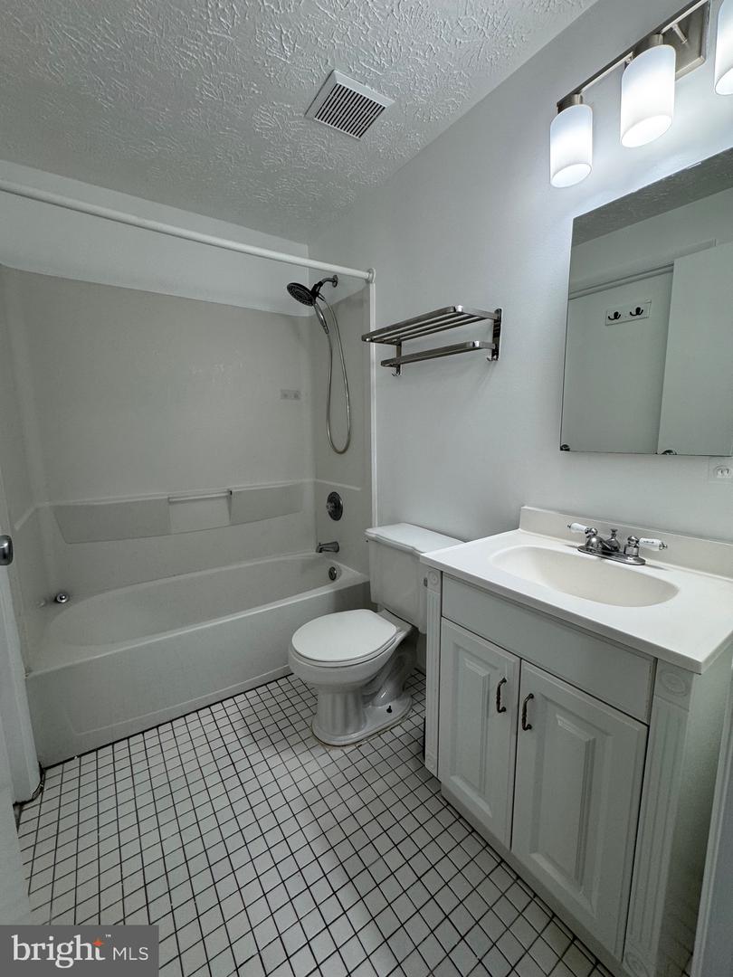 2832 NEW PROVIDENCE CT, FALLS CHURCH, Virginia 22042, 3 Bedrooms Bedrooms, ,2 BathroomsBathrooms,Residential,For sale,2832 NEW PROVIDENCE CT,VAFX2292986 MLS # VAFX2292986