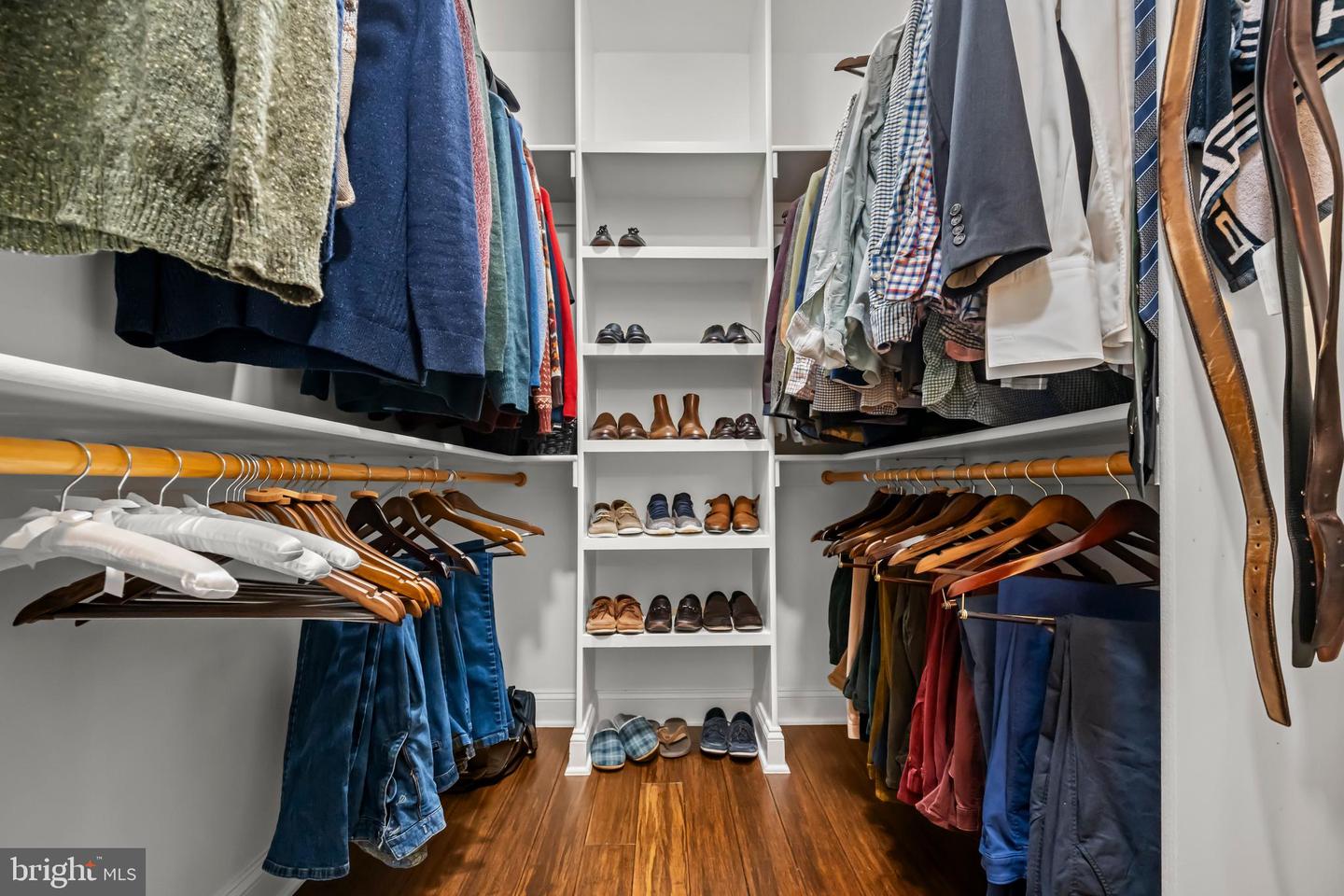 7800 GOLD FLINT CT, CLIFTON, Virginia 20124, 5 Bedrooms Bedrooms, ,6 BathroomsBathrooms,Residential,For sale,7800 GOLD FLINT CT,VAFX2293004 MLS # VAFX2293004