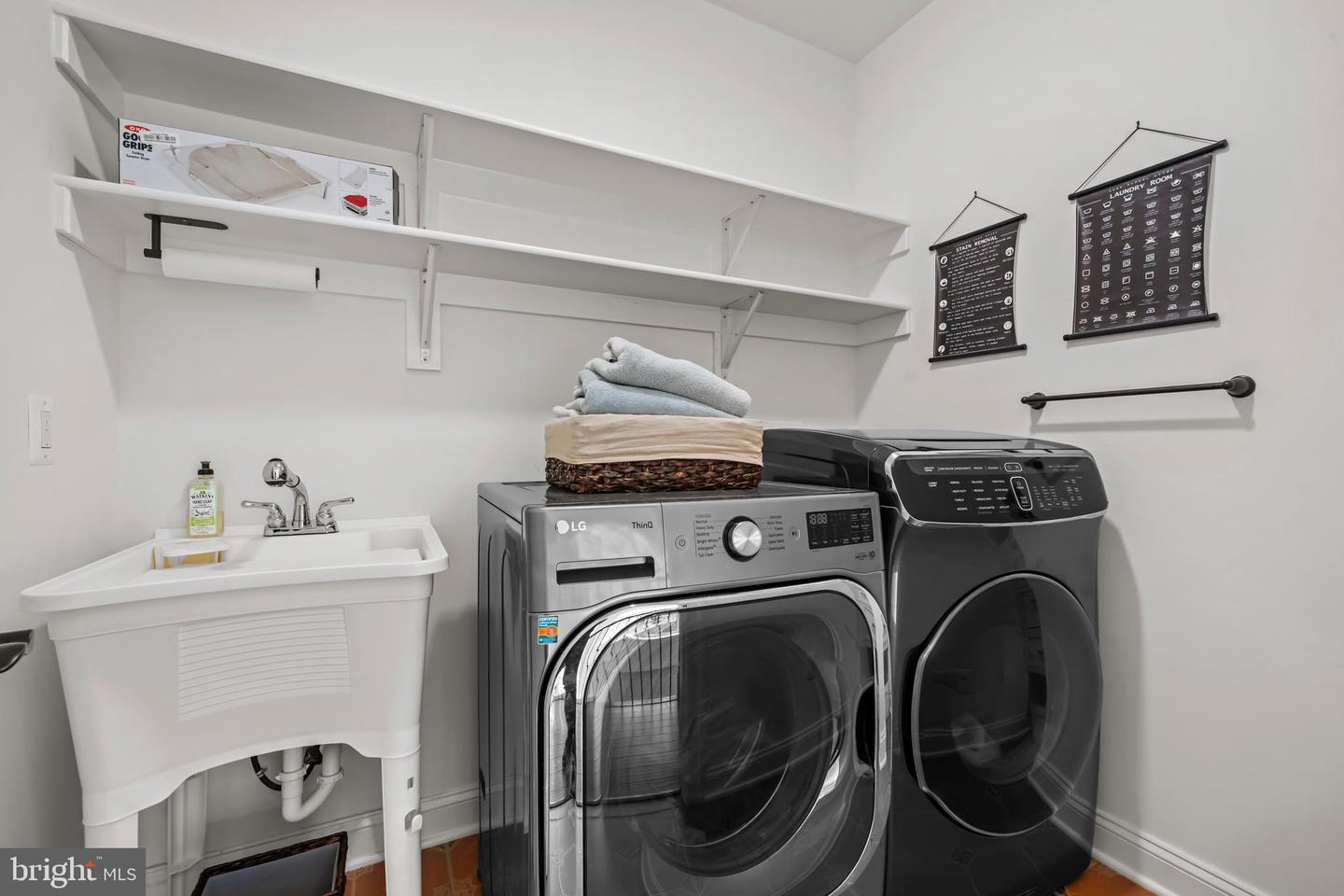 7800 GOLD FLINT CT, CLIFTON, Virginia 20124, 5 Bedrooms Bedrooms, ,6 BathroomsBathrooms,Residential,For sale,7800 GOLD FLINT CT,VAFX2293004 MLS # VAFX2293004