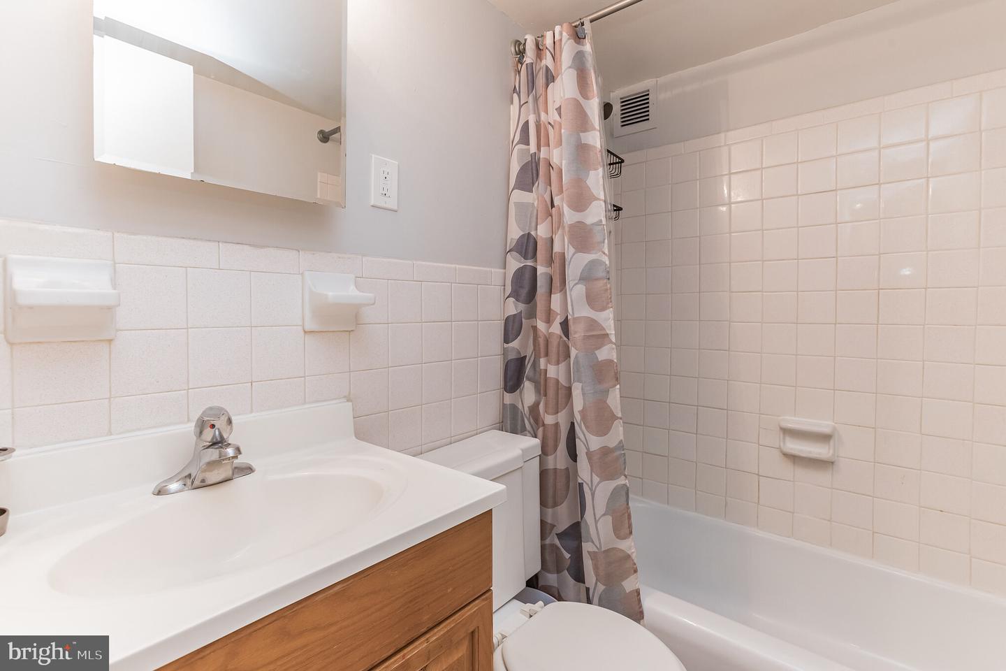 801 N PITT ST #411, ALEXANDRIA, Virginia 22314, ,1 BathroomBathrooms,Residential,For sale,801 N PITT ST #411,VAAX2054540 MLS # VAAX2054540
