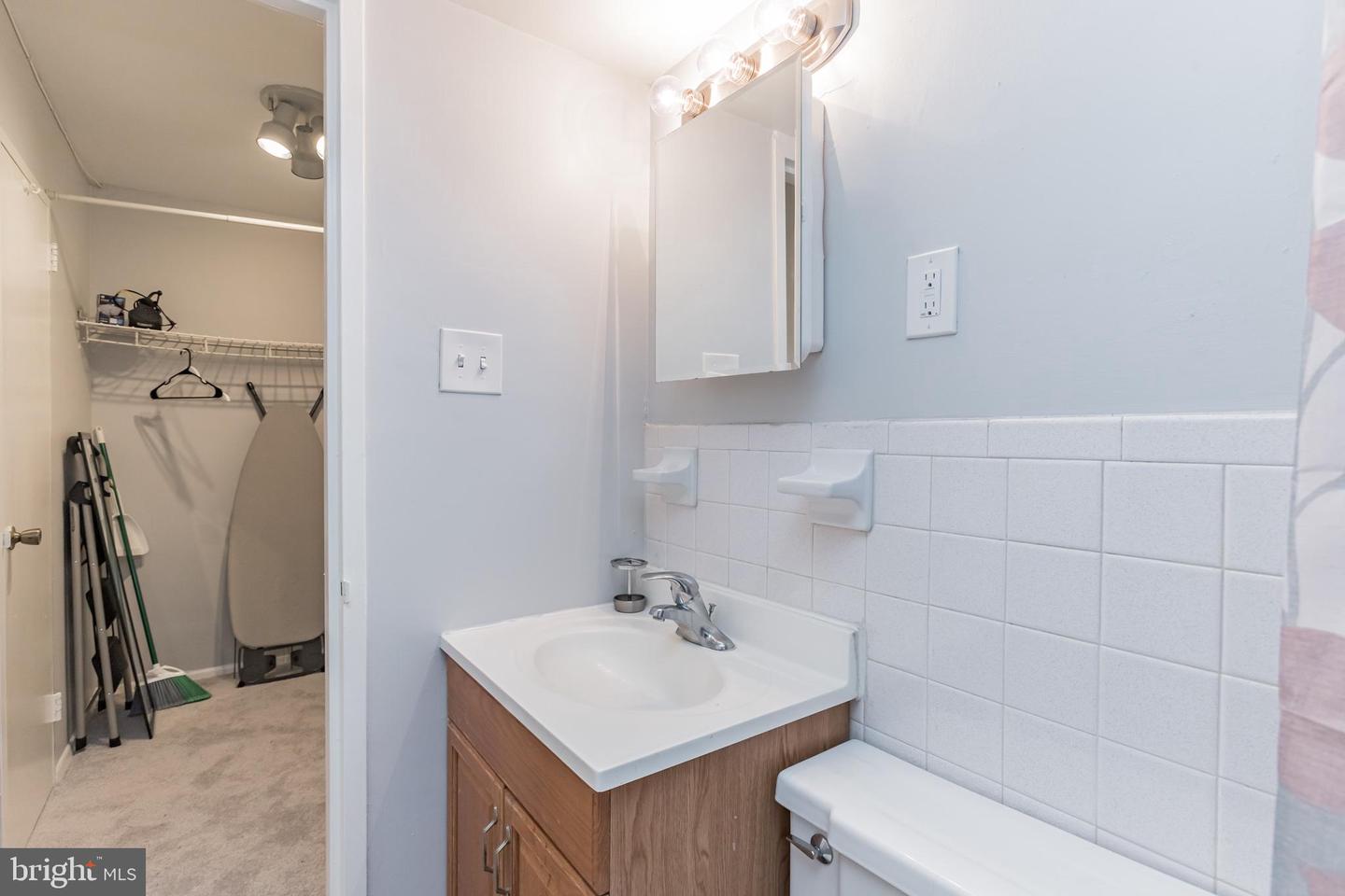 801 N PITT ST #411, ALEXANDRIA, Virginia 22314, ,1 BathroomBathrooms,Residential,For sale,801 N PITT ST #411,VAAX2054540 MLS # VAAX2054540