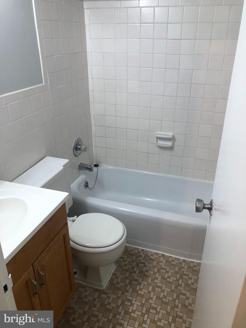 801 N PITT ST #411, ALEXANDRIA, Virginia 22314, ,1 BathroomBathrooms,Residential,For sale,801 N PITT ST #411,VAAX2054540 MLS # VAAX2054540