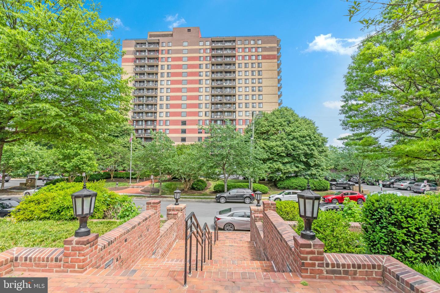 801 N PITT ST #411, ALEXANDRIA, Virginia 22314, ,1 BathroomBathrooms,Residential,For sale,801 N PITT ST #411,VAAX2054540 MLS # VAAX2054540