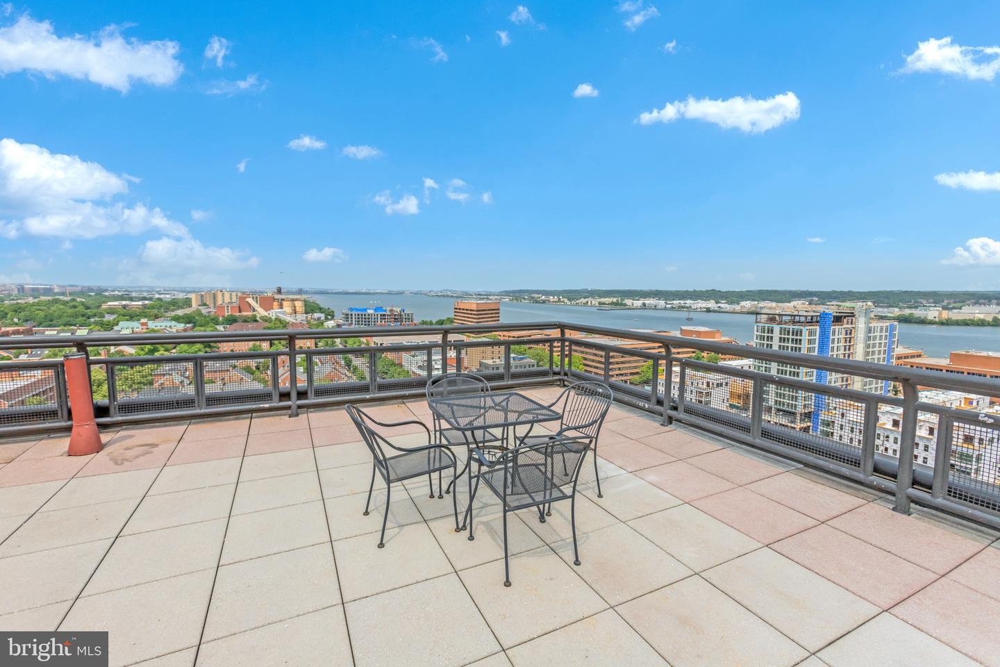 801 N PITT ST #411, ALEXANDRIA, Virginia 22314, ,1 BathroomBathrooms,Residential,For sale,801 N PITT ST #411,VAAX2054540 MLS # VAAX2054540