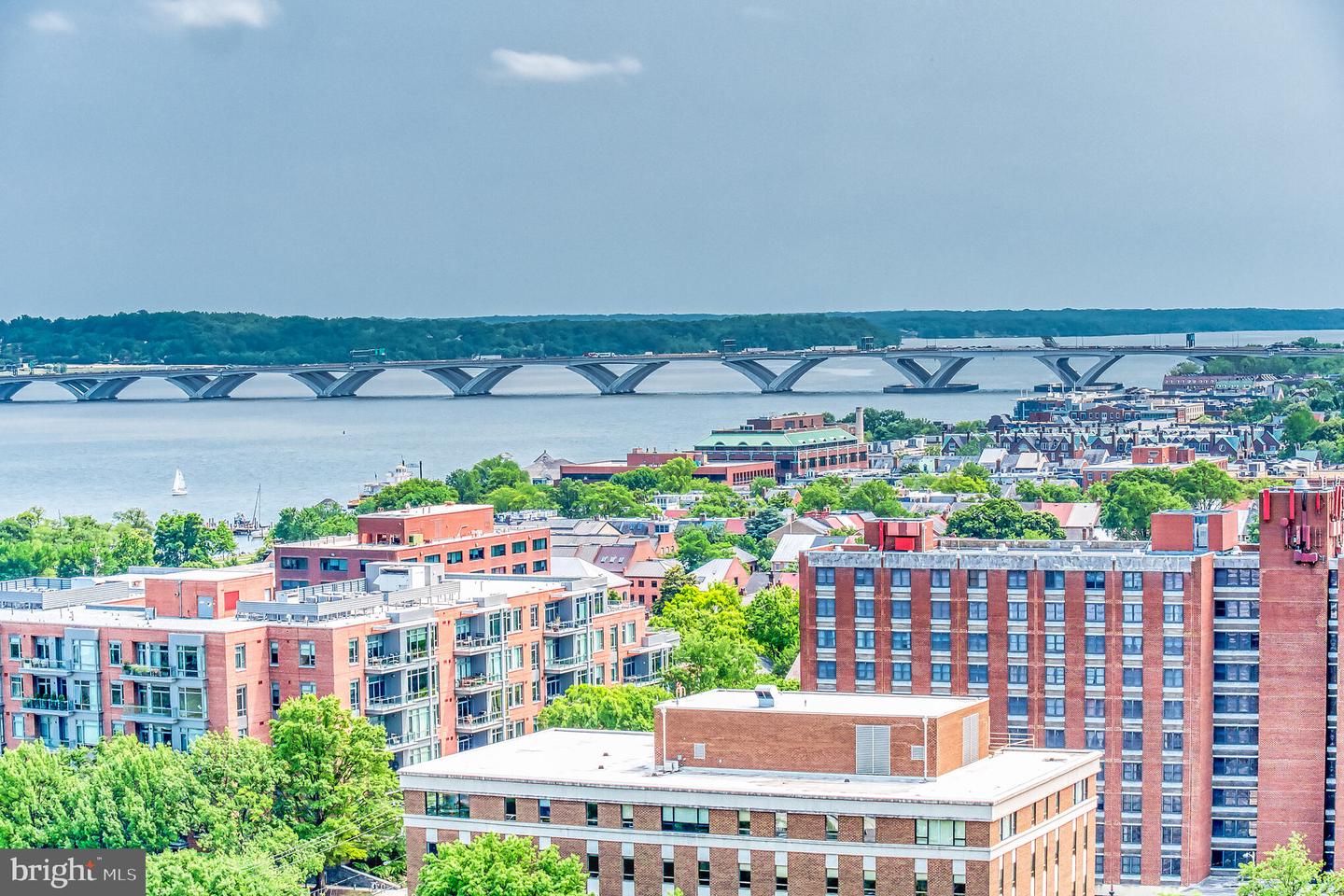 801 N PITT ST #411, ALEXANDRIA, Virginia 22314, ,1 BathroomBathrooms,Residential,For sale,801 N PITT ST #411,VAAX2054540 MLS # VAAX2054540