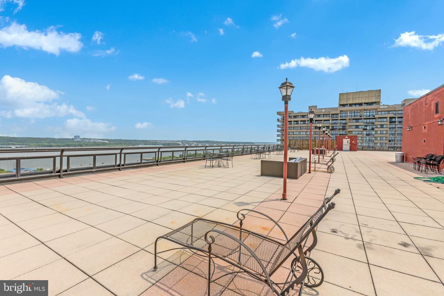 801 N PITT ST #411, ALEXANDRIA, Virginia 22314, ,1 BathroomBathrooms,Residential,For sale,801 N PITT ST #411,VAAX2054540 MLS # VAAX2054540