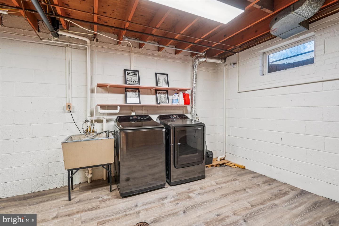 1605 DUNTERRY PL, MCLEAN, Virginia 22101, 3 Bedrooms Bedrooms, ,2 BathroomsBathrooms,Residential,For sale,1605 DUNTERRY PL,VAFX2293024 MLS # VAFX2293024