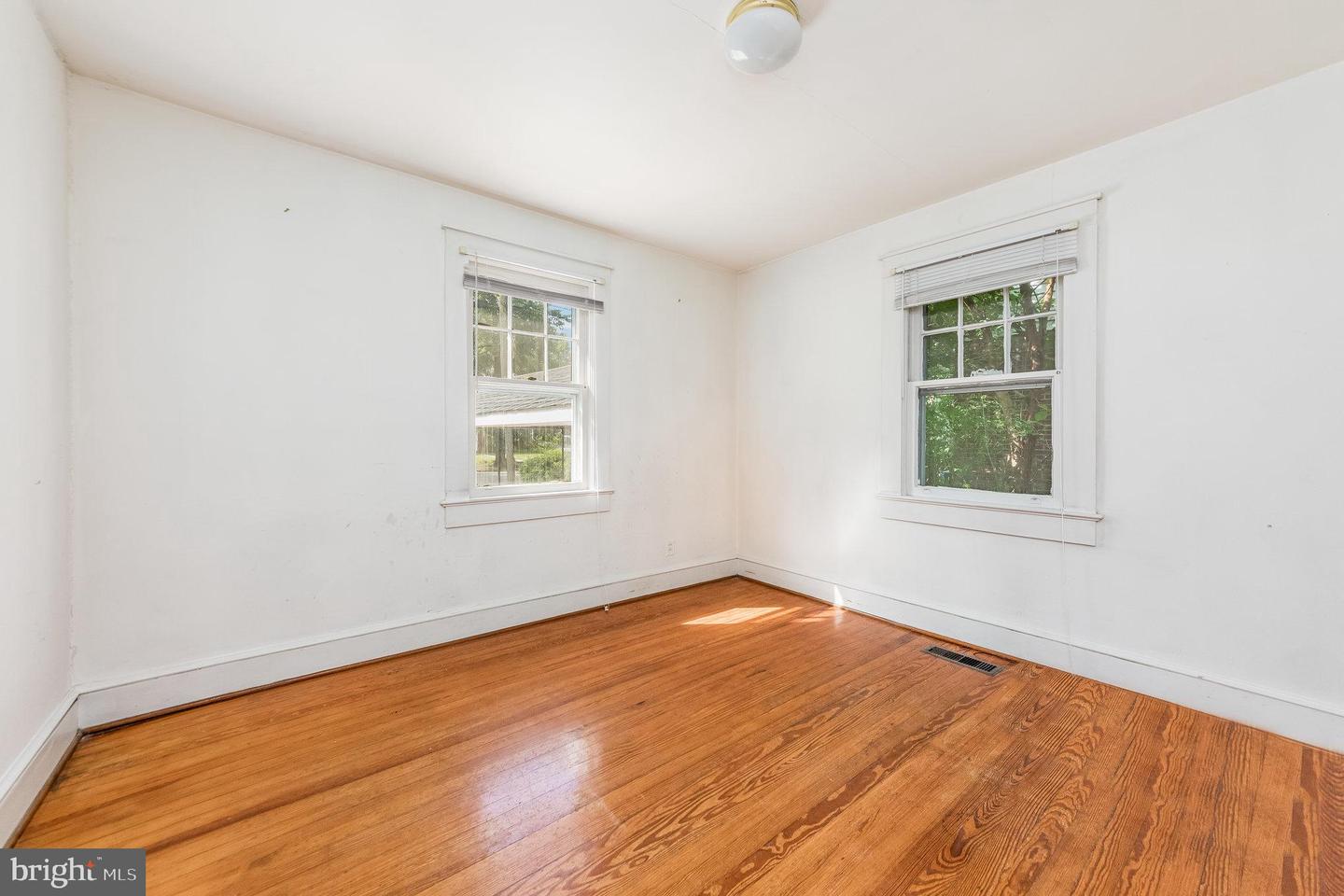 1311 ROWE ST, FREDERICKSBURG, Virginia 22401, 4 Bedrooms Bedrooms, 10 Rooms Rooms,2 BathroomsBathrooms,Residential,For sale,1311 ROWE ST,VAFB2009726 MLS # VAFB2009726