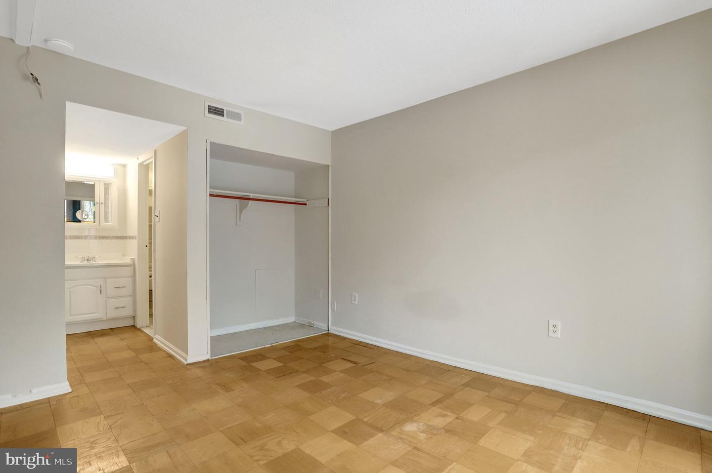 1300 ARMY NAVY DR #510, ARLINGTON, Virginia 22202, 1 Bedroom Bedrooms, ,1 BathroomBathrooms,Residential,For sale,1300 ARMY NAVY DR #510,VAAR2067342 MLS # VAAR2067342