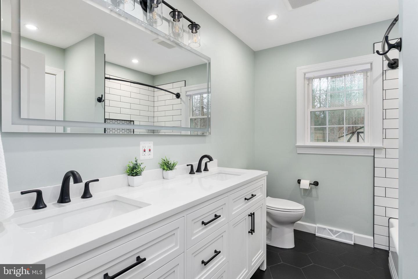 8 PATRICK HENRY ST, FREDERICKSBURG, Virginia 22405, 3 Bedrooms Bedrooms, ,1 BathroomBathrooms,Residential,For sale,8 PATRICK HENRY ST,VAST2046008 MLS # VAST2046008