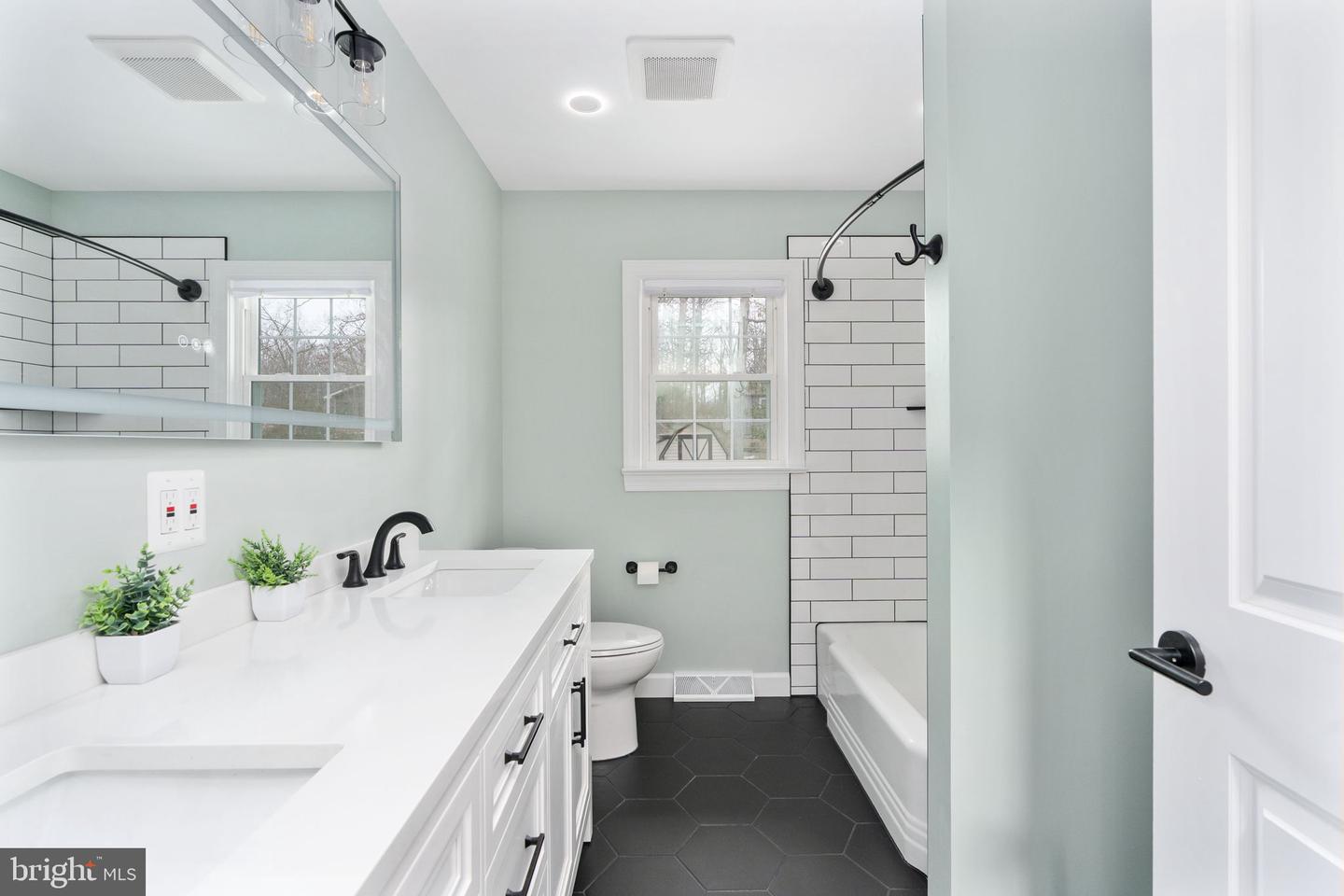 8 PATRICK HENRY ST, FREDERICKSBURG, Virginia 22405, 3 Bedrooms Bedrooms, ,1 BathroomBathrooms,Residential,For sale,8 PATRICK HENRY ST,VAST2046008 MLS # VAST2046008