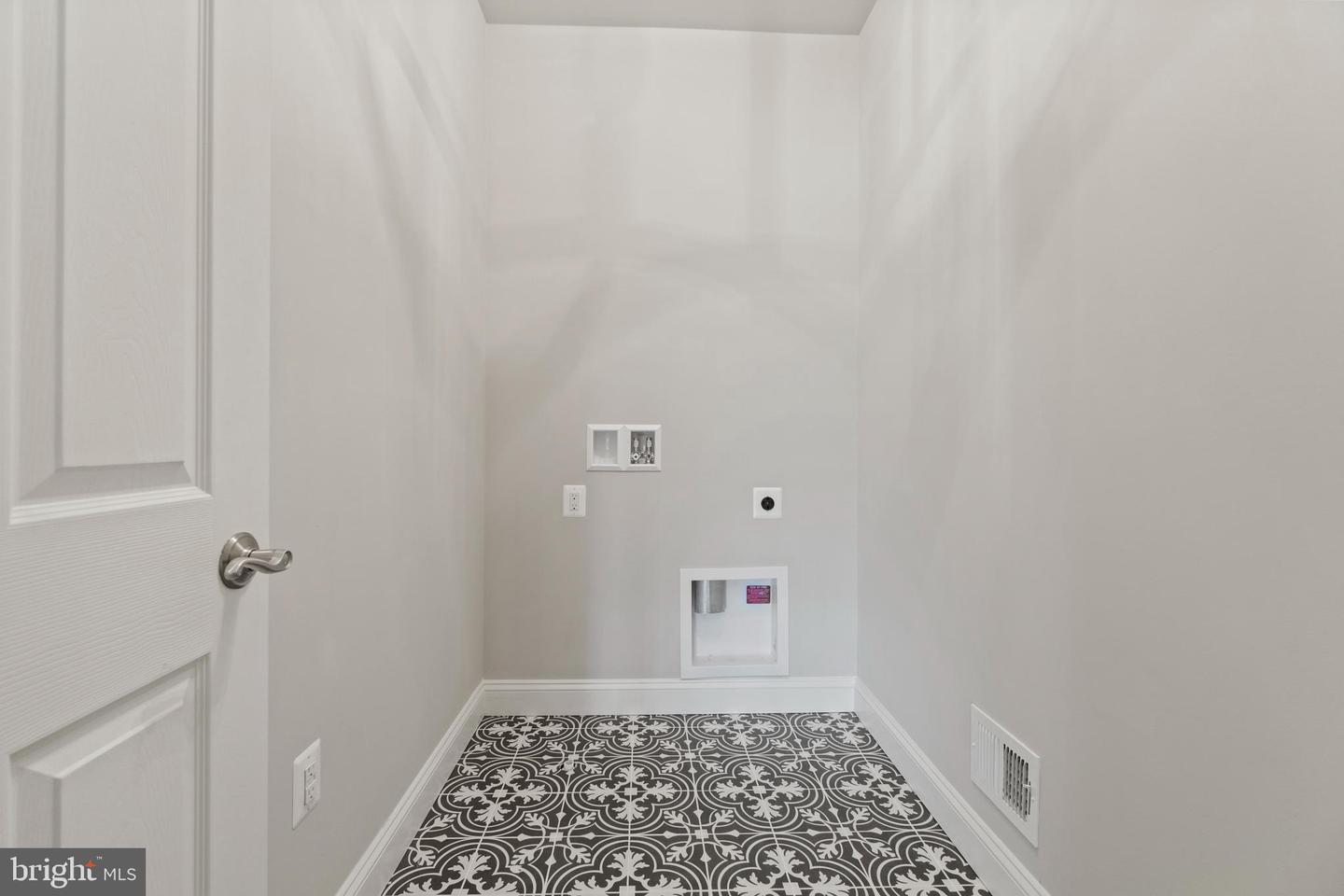 13725 ORLANDO RD, NOKESVILLE, Virginia 20181, 4 Bedrooms Bedrooms, ,4 BathroomsBathrooms,Residential,For sale,13725 ORLANDO RD,VAPW2112638 MLS # VAPW2112638