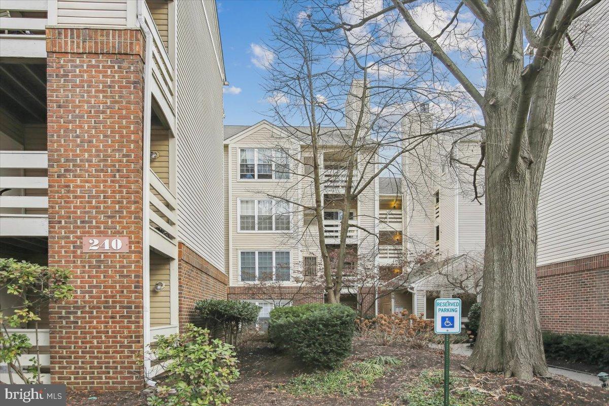 244 S REYNOLDS ST #109, ALEXANDRIA, Virginia 22304, ,Residential,For sale,244 S REYNOLDS ST #109,VAAX2054490 MLS # VAAX2054490
