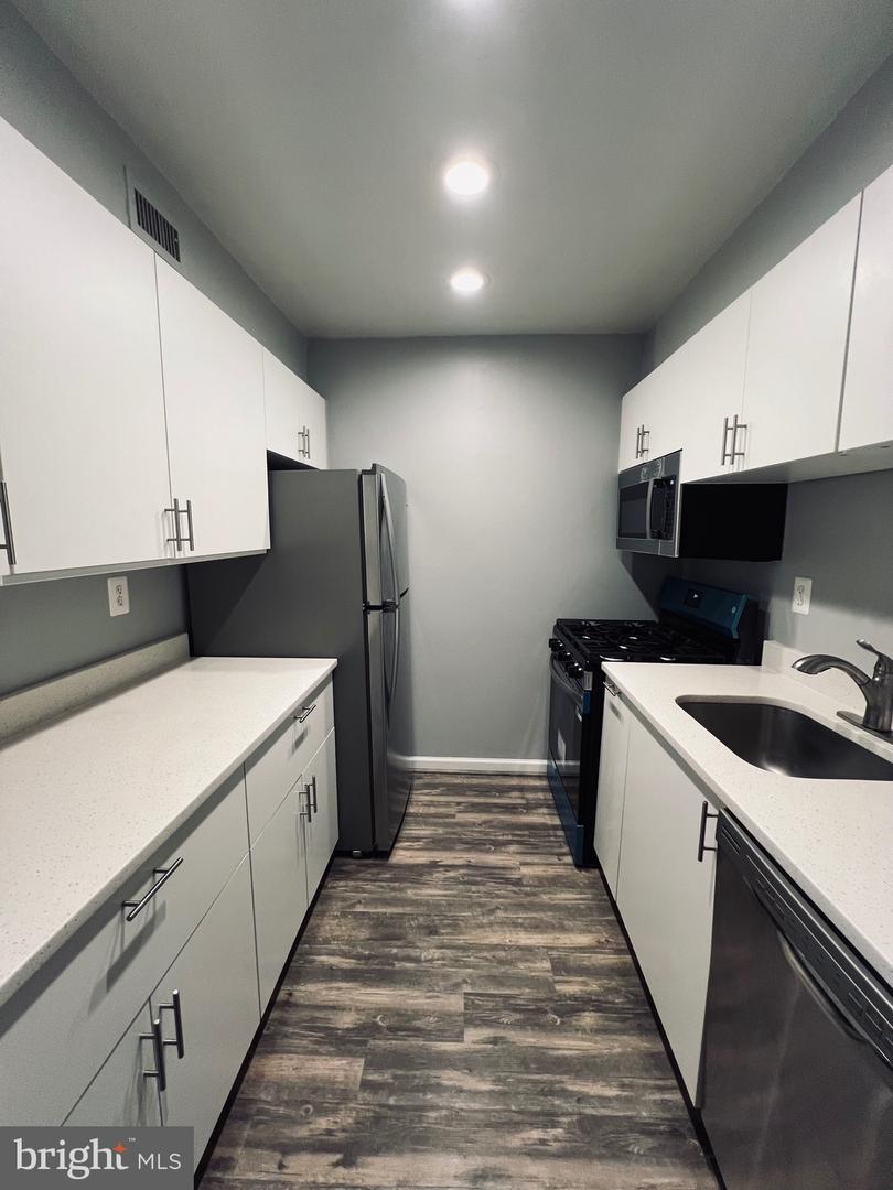 5918 COVE LANDING RD #204, BURKE, Virginia 22015, 2 Bedrooms Bedrooms, 4 Rooms Rooms,2 BathroomsBathrooms,Residential,For sale,5918 COVE LANDING RD #204,VAFX2293032 MLS # VAFX2293032 5918 COVE LANDING RD #204, BURKE, Virginia 22015, 2 Bedrooms Bedrooms, 4 Rooms Rooms,2 BathroomsBathrooms,Residential,For sale,5918 COVE LANDING RD #204,VAFX2293032 MLS # VAFX2293032