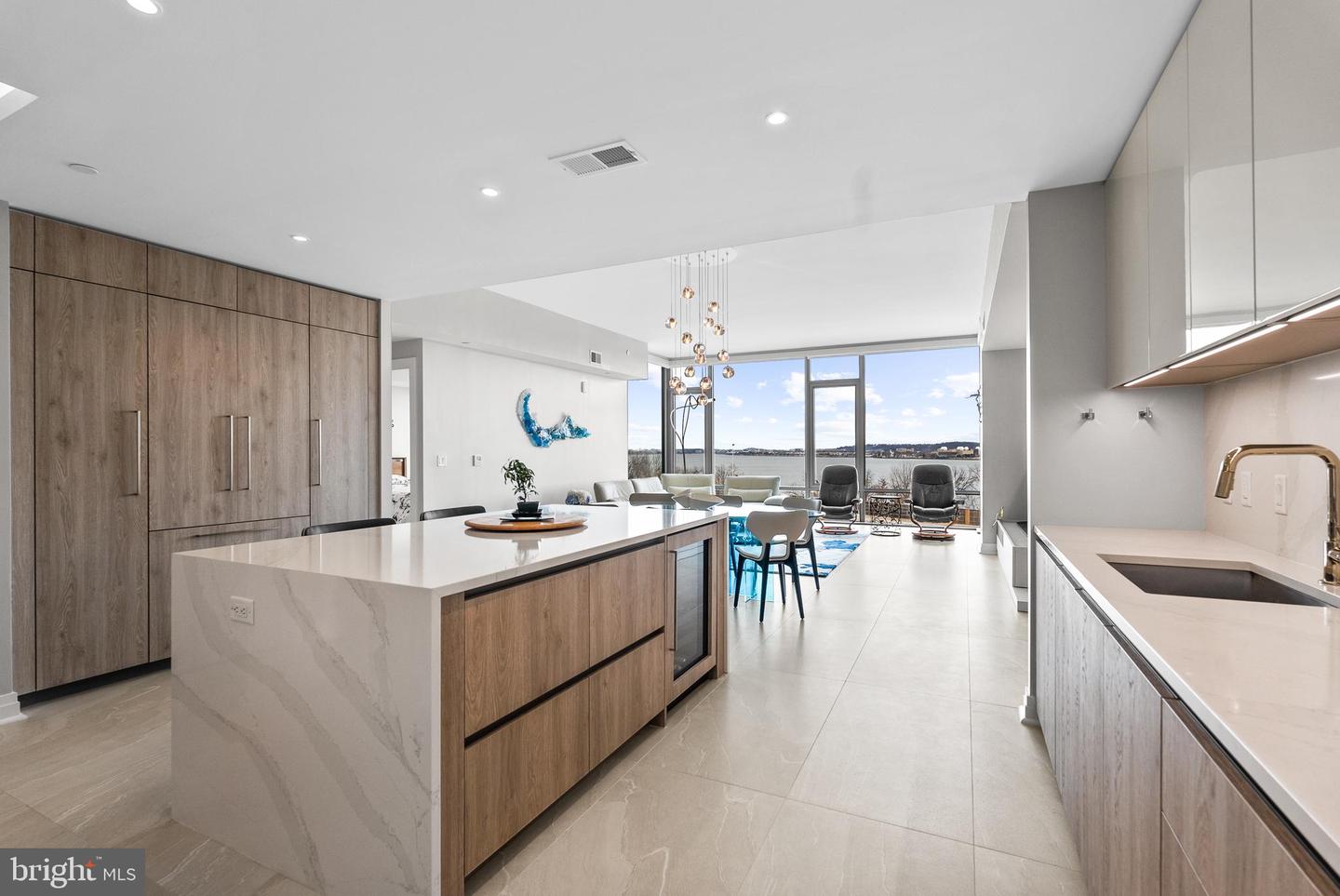 1201 N ROYAL ST #405, ALEXANDRIA, Virginia 22314, 2 Bedrooms Bedrooms, ,2 BathroomsBathrooms,Residential,For sale,1201 N ROYAL ST #405,VAAX2054492 MLS # VAAX2054492