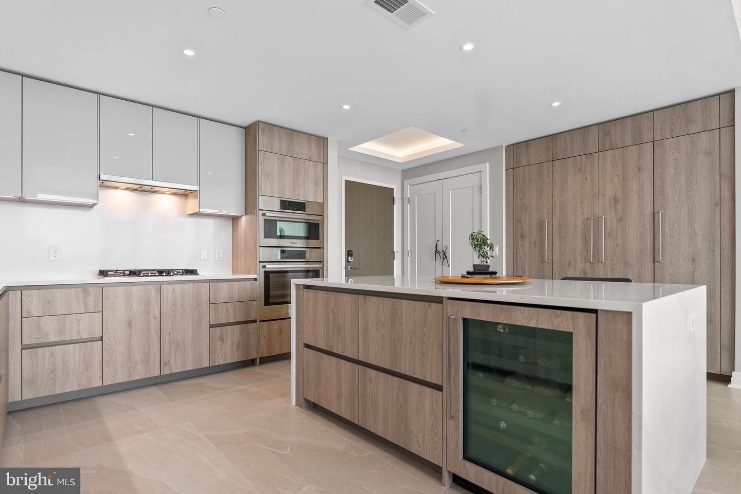 1201 N ROYAL ST #405, ALEXANDRIA, Virginia 22314, 2 Bedrooms Bedrooms, ,2 BathroomsBathrooms,Residential,For sale,1201 N ROYAL ST #405,VAAX2054492 MLS # VAAX2054492