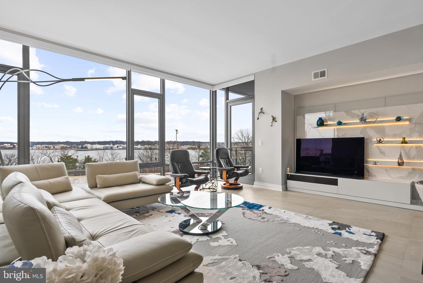 1201 N ROYAL ST #405, ALEXANDRIA, Virginia 22314, 2 Bedrooms Bedrooms, ,2 BathroomsBathrooms,Residential,For sale,1201 N ROYAL ST #405,VAAX2054492 MLS # VAAX2054492