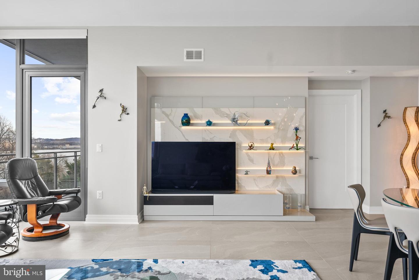 1201 N ROYAL ST #405, ALEXANDRIA, Virginia 22314, 2 Bedrooms Bedrooms, ,2 BathroomsBathrooms,Residential,For sale,1201 N ROYAL ST #405,VAAX2054492 MLS # VAAX2054492