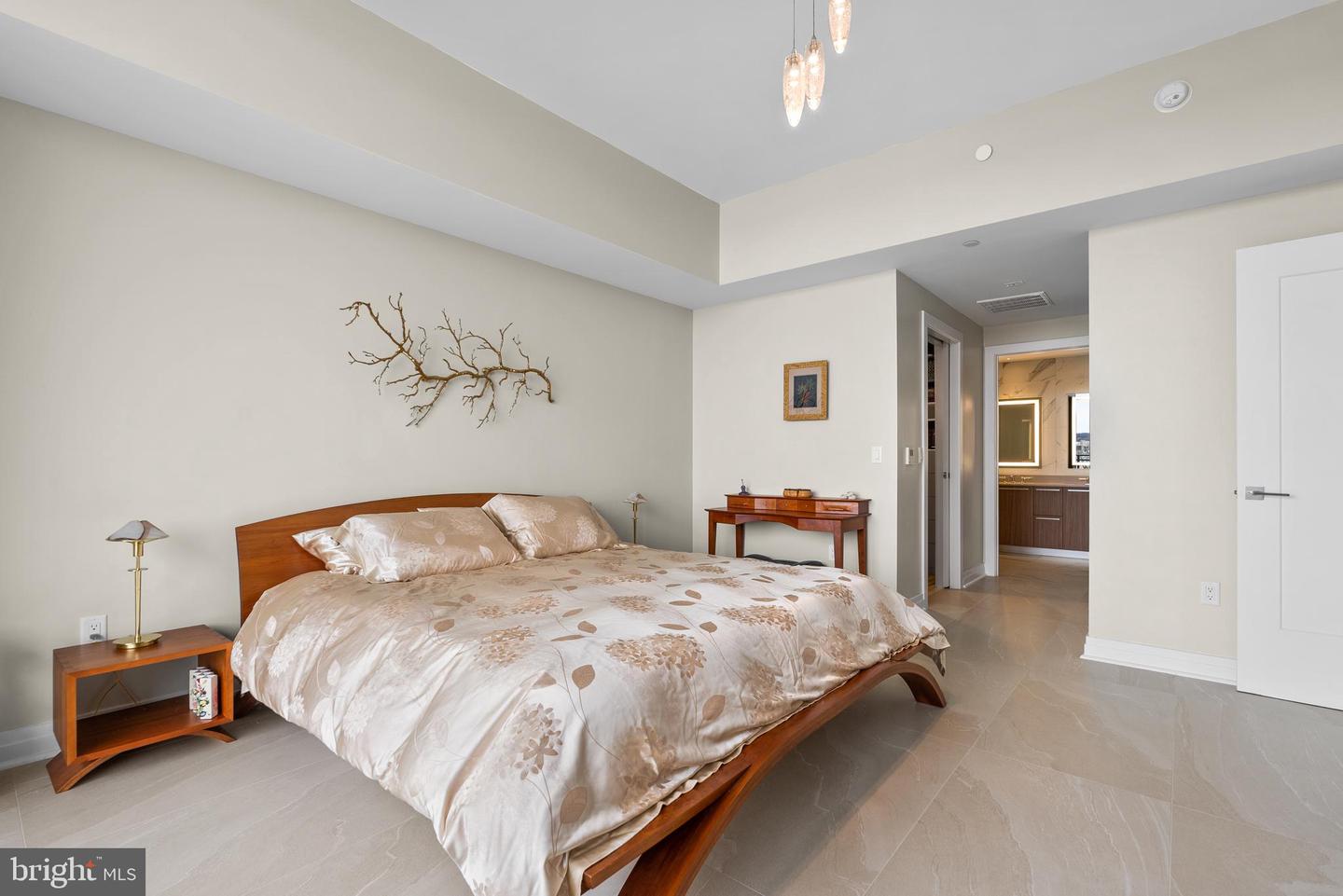 1201 N ROYAL ST #405, ALEXANDRIA, Virginia 22314, 2 Bedrooms Bedrooms, ,2 BathroomsBathrooms,Residential,For sale,1201 N ROYAL ST #405,VAAX2054492 MLS # VAAX2054492