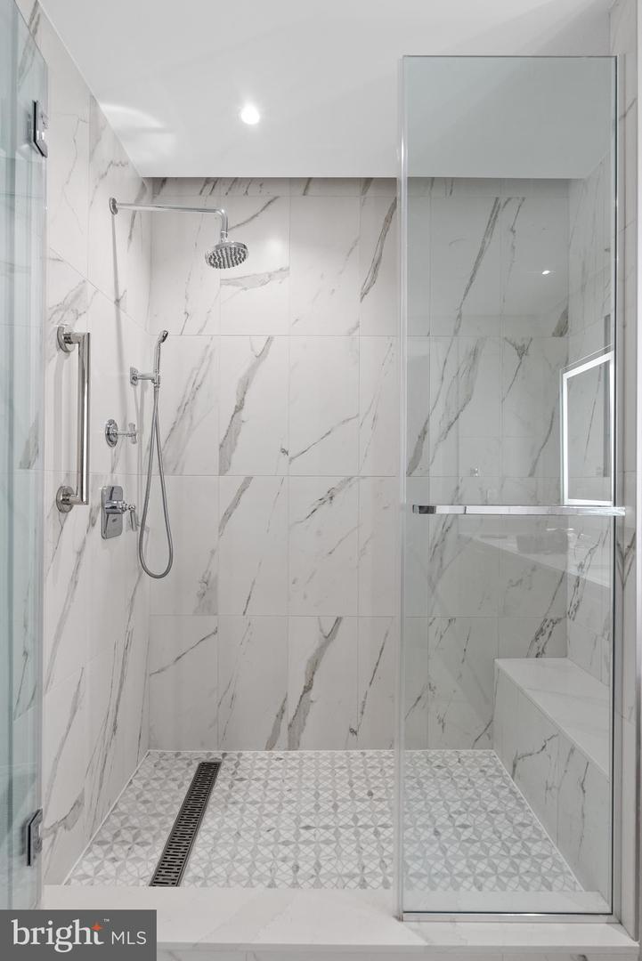 1201 N ROYAL ST #405, ALEXANDRIA, Virginia 22314, 2 Bedrooms Bedrooms, ,2 BathroomsBathrooms,Residential,For sale,1201 N ROYAL ST #405,VAAX2054492 MLS # VAAX2054492