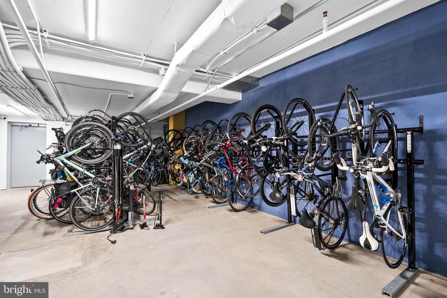 1201 N ROYAL ST #405, ALEXANDRIA, Virginia 22314, 2 Bedrooms Bedrooms, ,2 BathroomsBathrooms,Residential,For sale,1201 N ROYAL ST #405,VAAX2054492 MLS # VAAX2054492