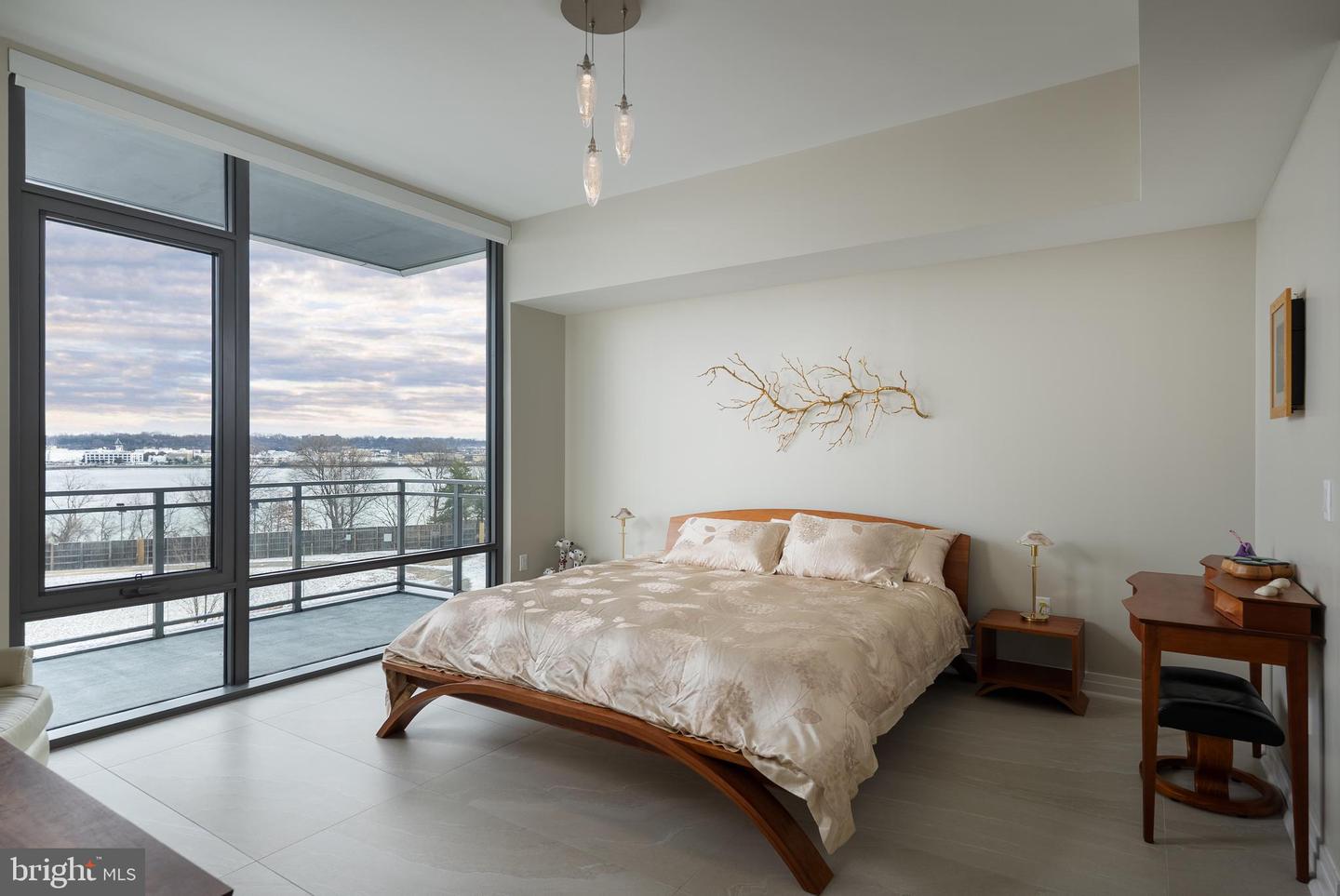 1201 N ROYAL ST #405, ALEXANDRIA, Virginia 22314, 2 Bedrooms Bedrooms, ,2 BathroomsBathrooms,Residential,For sale,1201 N ROYAL ST #405,VAAX2054492 MLS # VAAX2054492