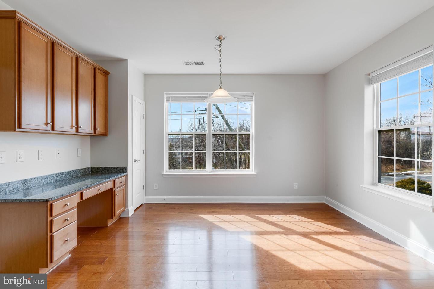 9204 CHARLESTON DR #206, MANASSAS, Virginia 20110, 2 Bedrooms Bedrooms, 4 Rooms Rooms,2 BathroomsBathrooms,Residential,For sale,9204 CHARLESTON DR #206,VAMN2010332 MLS # VAMN2010332