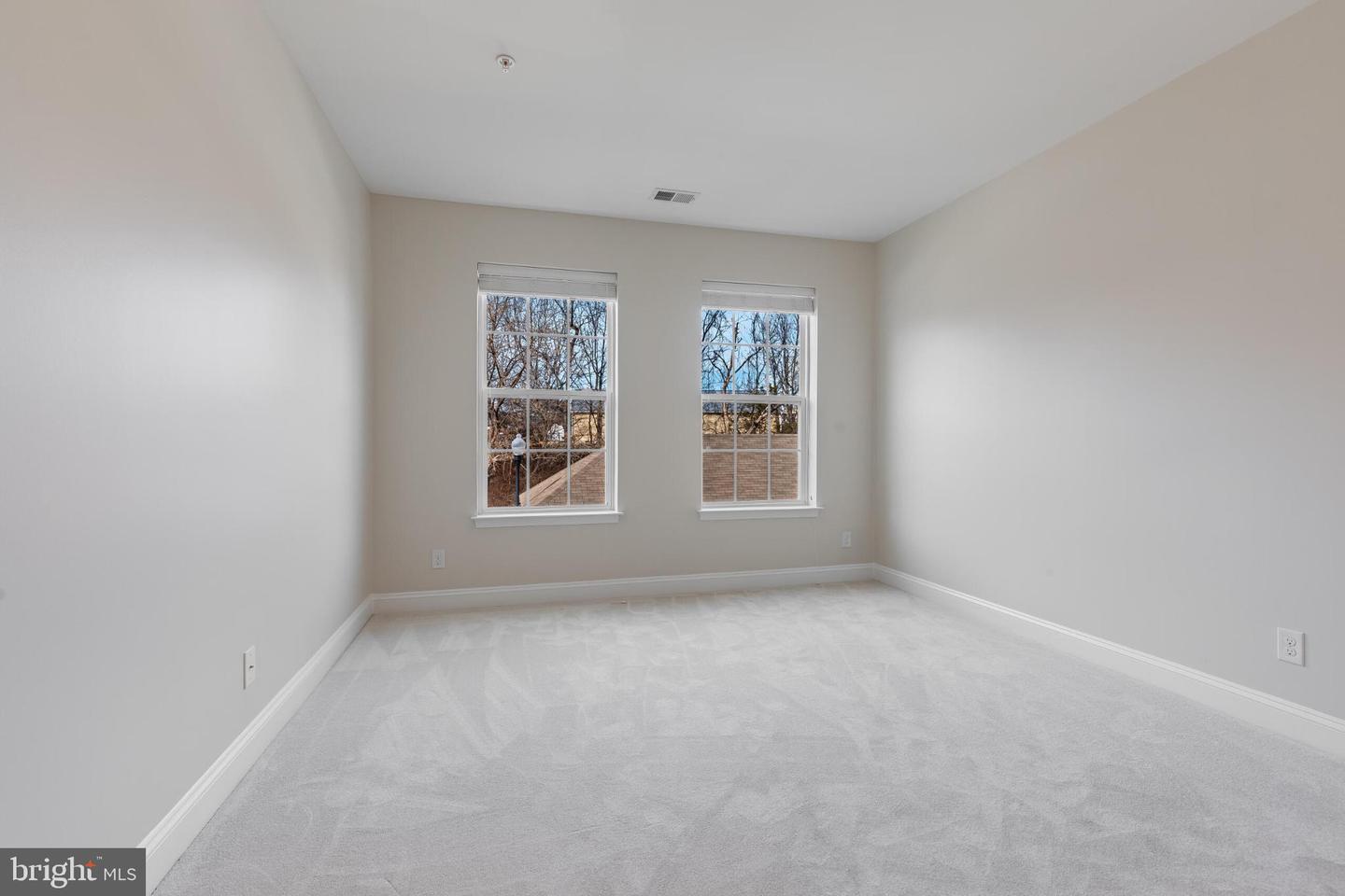 9204 CHARLESTON DR #206, MANASSAS, Virginia 20110, 2 Bedrooms Bedrooms, 4 Rooms Rooms,2 BathroomsBathrooms,Residential,For sale,9204 CHARLESTON DR #206,VAMN2010332 MLS # VAMN2010332