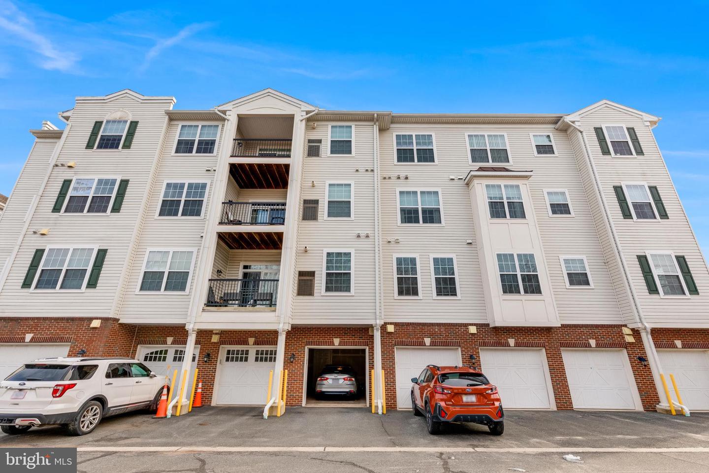 9204 CHARLESTON DR #206, MANASSAS, Virginia 20110, 2 Bedrooms Bedrooms, 4 Rooms Rooms,2 BathroomsBathrooms,Residential,For sale,9204 CHARLESTON DR #206,VAMN2010332 MLS # VAMN2010332