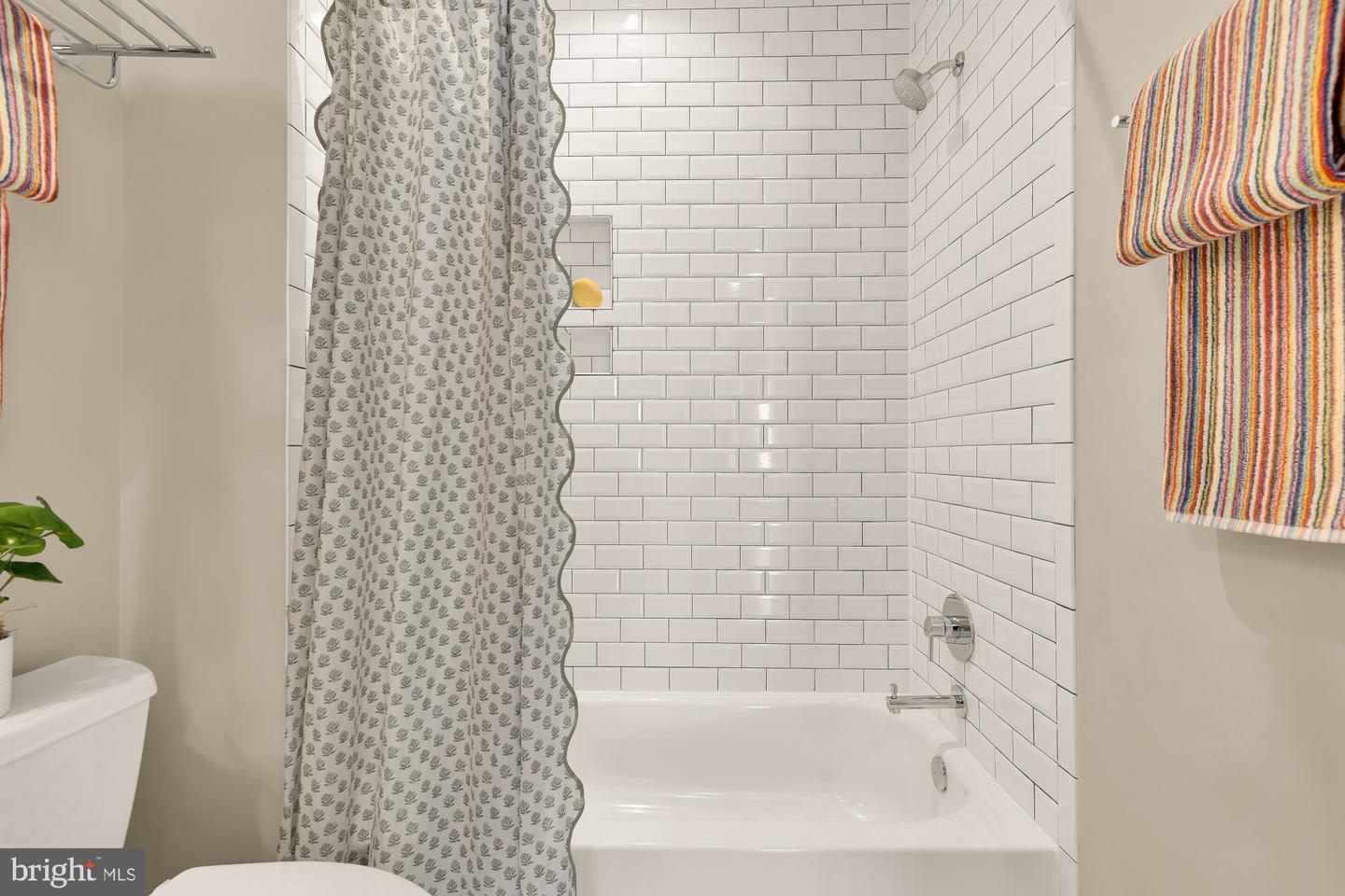 1415 F ST NE, WASHINGTON, District Of Columbia 20002, 3 Bedrooms Bedrooms, ,3 BathroomsBathrooms,Residential,For sale,1415 F ST NE,DCDC2247964 MLS # DCDC2247964