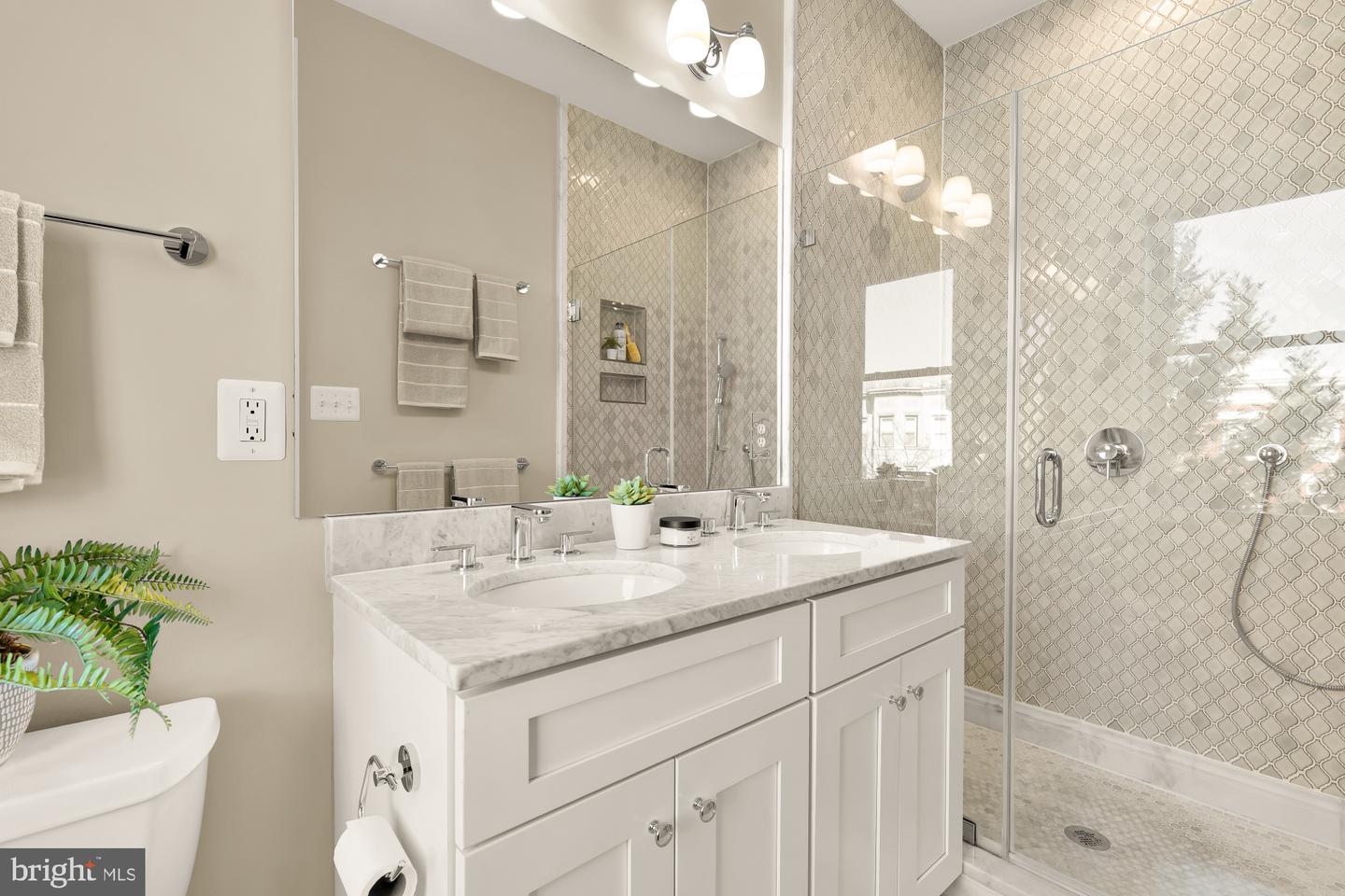 1415 F ST NE, WASHINGTON, District Of Columbia 20002, 3 Bedrooms Bedrooms, ,3 BathroomsBathrooms,Residential,For sale,1415 F ST NE,DCDC2247964 MLS # DCDC2247964