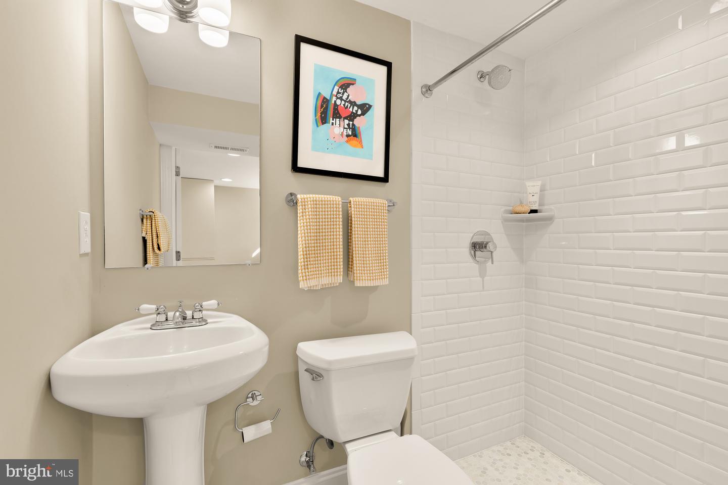 1415 F ST NE, WASHINGTON, District Of Columbia 20002, 3 Bedrooms Bedrooms, ,3 BathroomsBathrooms,Residential,For sale,1415 F ST NE,DCDC2247964 MLS # DCDC2247964