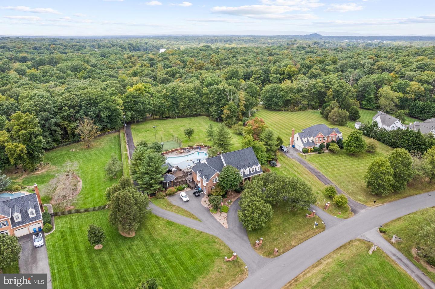 5340 CHANDLEY FARM CIR, CENTREVILLE, Virginia 20120, 6 Bedrooms Bedrooms, ,4 BathroomsBathrooms,Residential,For sale,5340 CHANDLEY FARM CIR,VAFX2292960 MLS # VAFX2292960