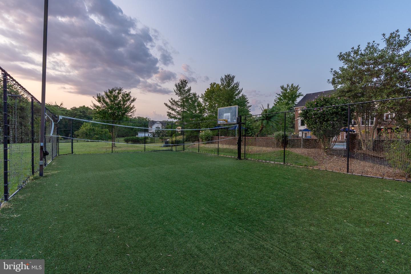 5340 CHANDLEY FARM CIR, CENTREVILLE, Virginia 20120, 6 Bedrooms Bedrooms, ,4 BathroomsBathrooms,Residential,For sale,5340 CHANDLEY FARM CIR,VAFX2292960 MLS # VAFX2292960