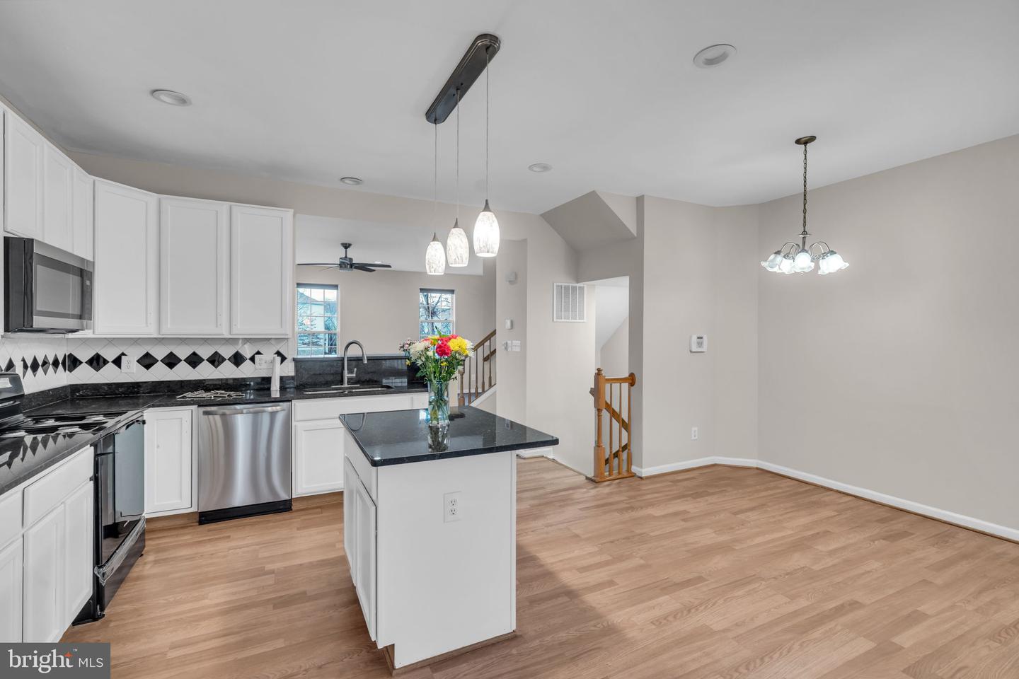 13663 STRATFORD GLEN PL, HERNDON, Virginia 20171, 4 Bedrooms Bedrooms, ,3 BathroomsBathrooms,Residential,For sale,13663 STRATFORD GLEN PL,VAFX2293034 MLS # VAFX2293034