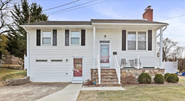601 HOLLINGSWORTH DR, WINCHESTER, Virginia 22601, 2 Bedrooms Bedrooms, 10 Rooms Rooms,1 BathroomBathrooms,Residential,For sale,601 HOLLINGSWORTH DR,VAWI2010058 MLS # VAWI2010058