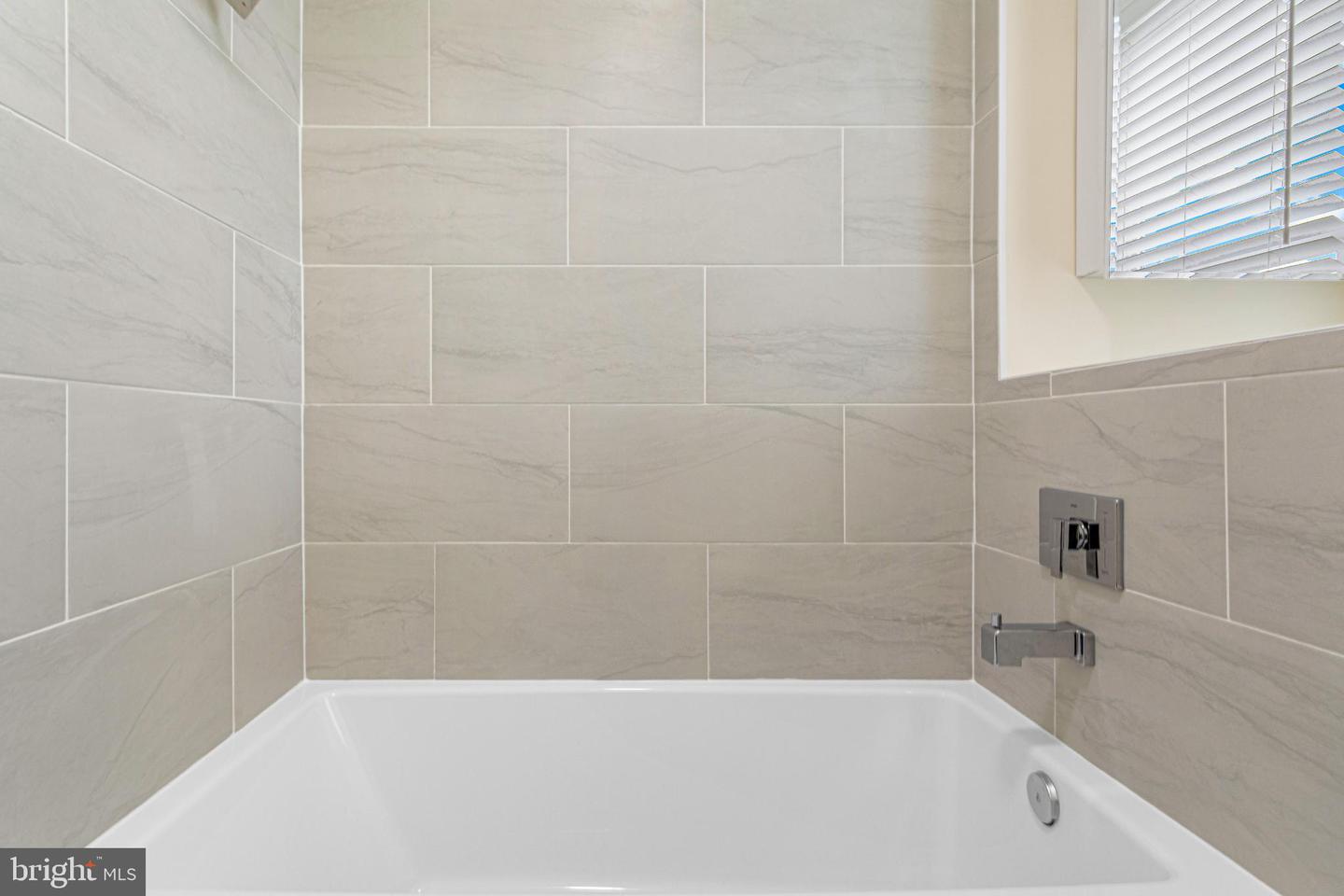 3028 PARK PL NW, WASHINGTON, District Of Columbia 20001, 2 Bedrooms Bedrooms, 2 Rooms Rooms,2 BathroomsBathrooms,Residential,For sale,3028 PARK PL NW,DCDC2248094 MLS # DCDC2248094