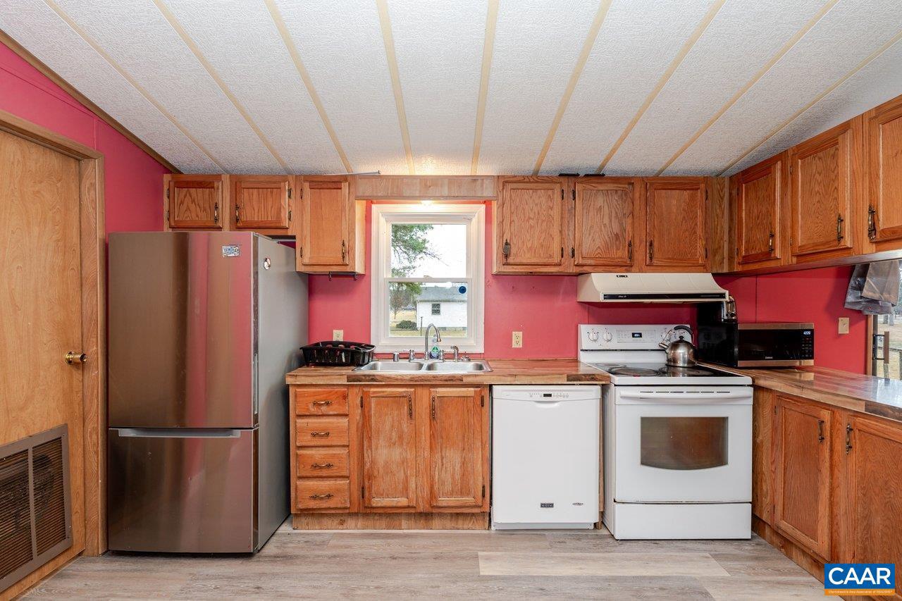 608 5TH ST, GROTTOES, Virginia 24441, 4 Bedrooms Bedrooms, ,2 BathroomsBathrooms,Residential,For sale,608 5TH ST,673744 MLS # 673744