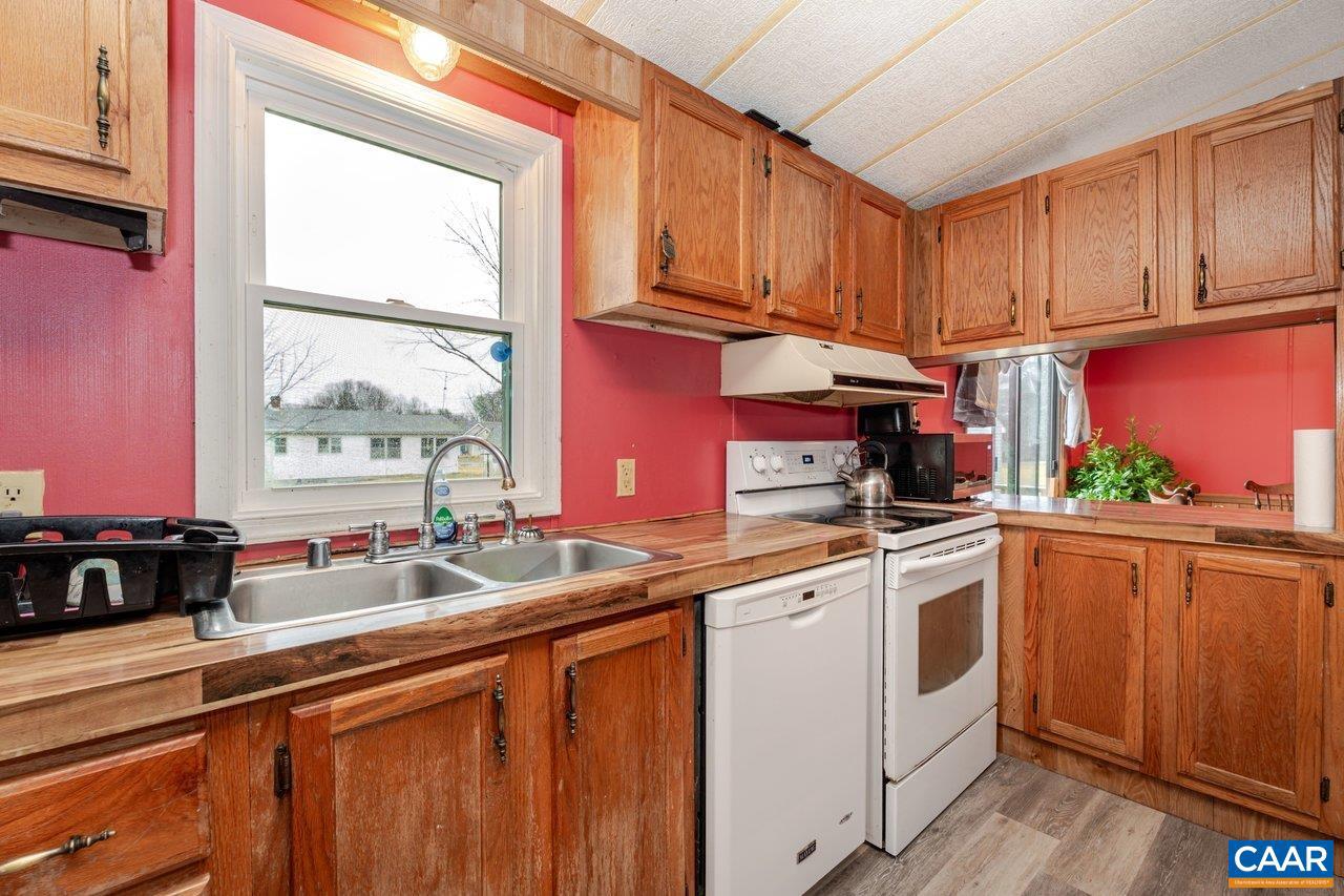 608 5TH ST, GROTTOES, Virginia 24441, 4 Bedrooms Bedrooms, ,2 BathroomsBathrooms,Residential,For sale,608 5TH ST,673744 MLS # 673744