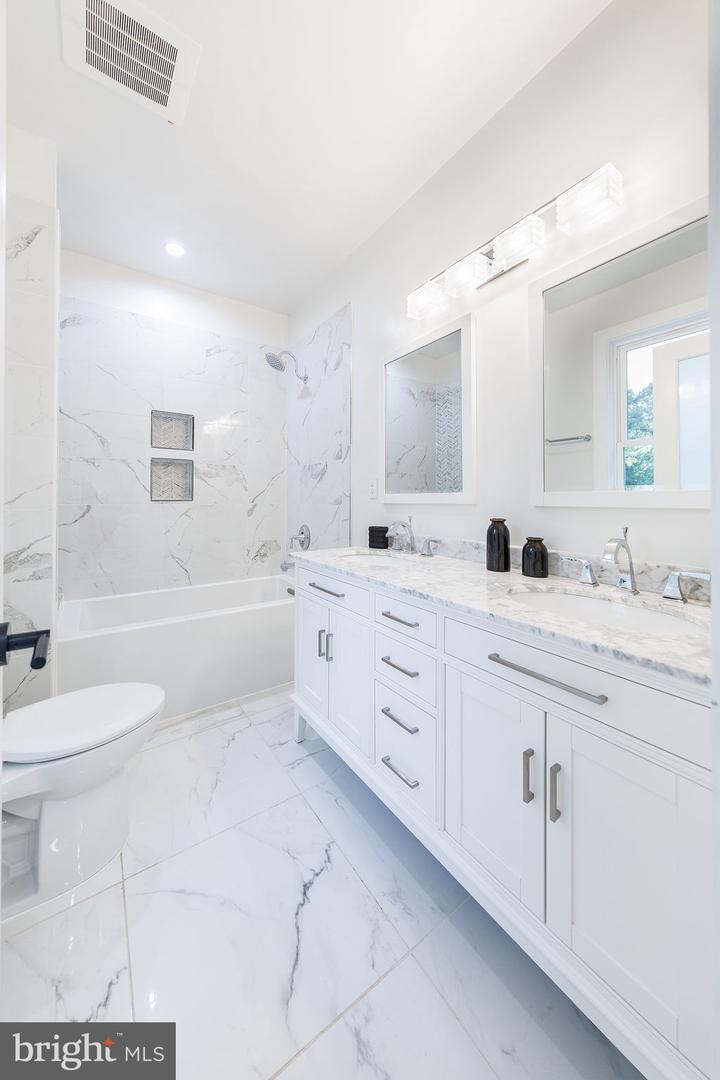 2806 FRANKLIN ST NE, WASHINGTON, District Of Columbia 20018, 6 Bedrooms Bedrooms, ,5 BathroomsBathrooms,Residential,For sale,2806 FRANKLIN ST NE,DCDC2248072 MLS # DCDC2248072